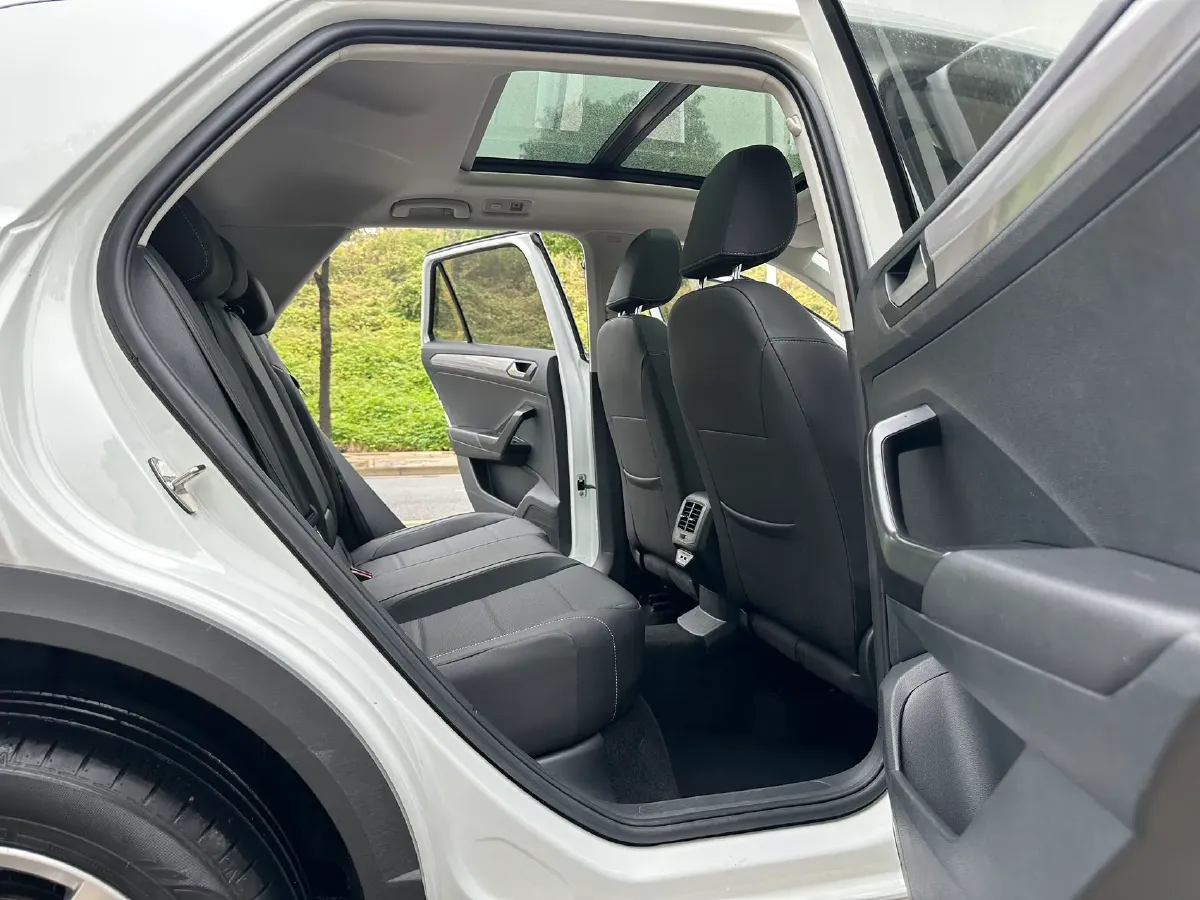 2021 Volkswagen T-Roc 1.4T 150HP L4 7DCT,autocango,china used car exporter,china ev exporter,chinese used car exporter,chinese used ev exporter