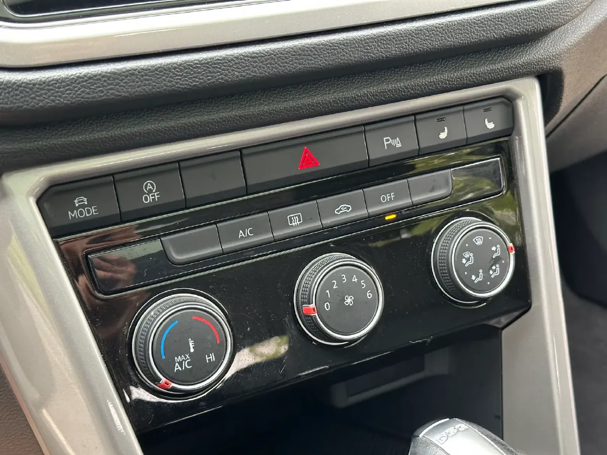 2021 Volkswagen T-Roc 1.4T 150HP L4 7DCT,autocango,china used car exporter,china ev exporter,chinese used car exporter,chinese used ev exporter