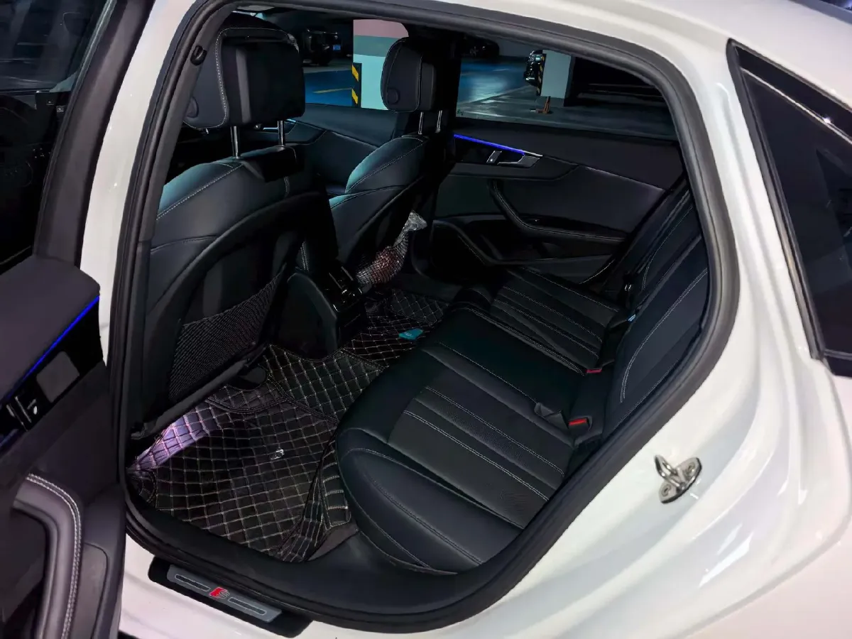 2024 Audi A4L 2.0T 190HP L4 7DCT,autocango,china used car exporter,china ev exporter,chinese used car exporter,chinese used ev exporter