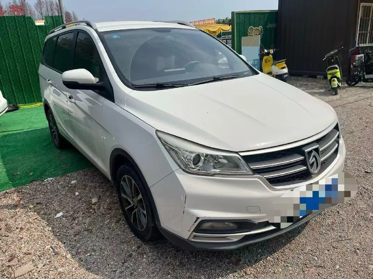 2019 BaoJun 730 1.5L 105HP L4 6MT,autocango,china used car exporter,china ev exporter,chinese used car exporter,chinese used ev exporter