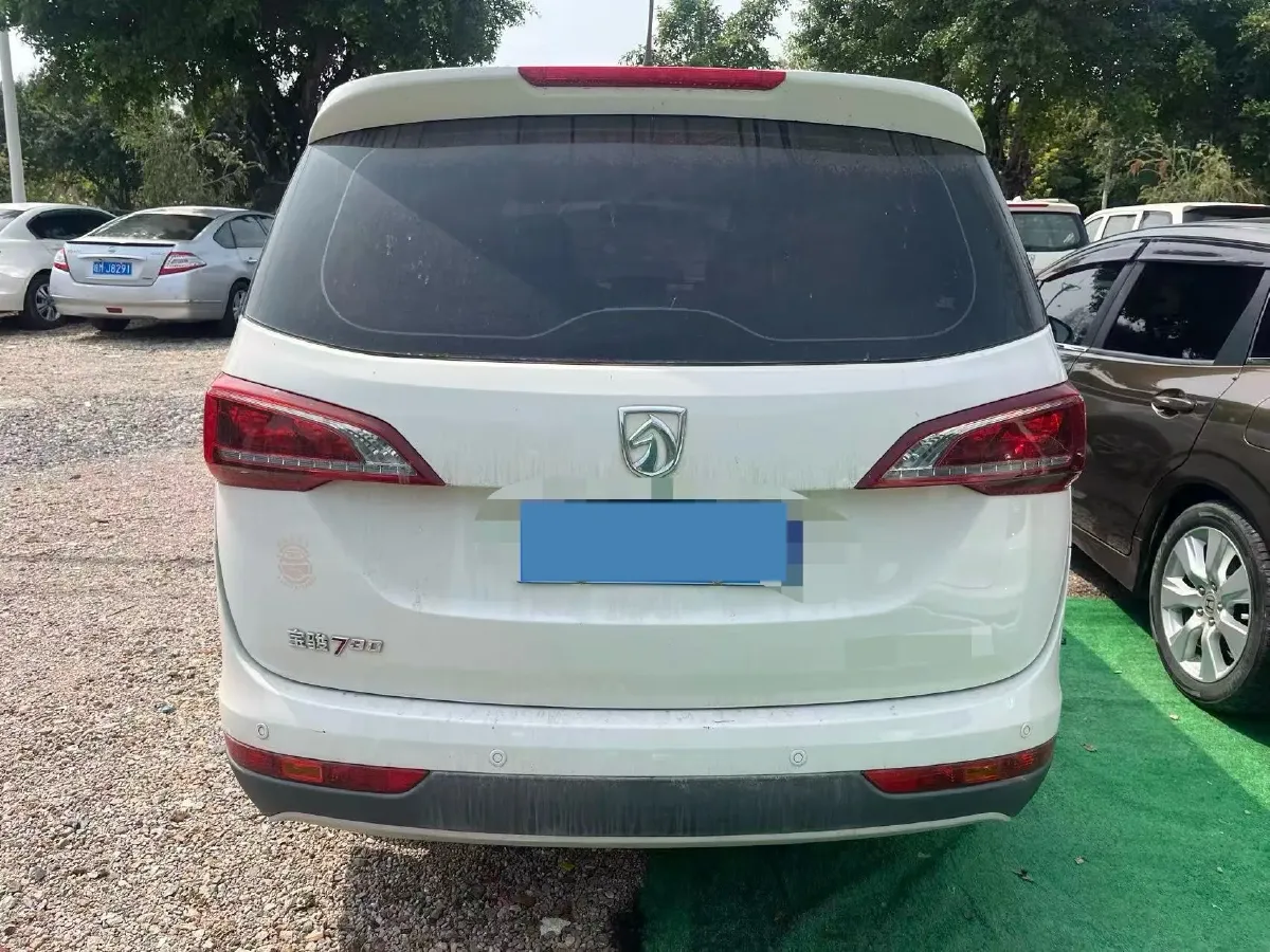2019 BaoJun 730 1.5L 105HP L4 6MT,autocango,china used car exporter,china ev exporter,chinese used car exporter,chinese used ev exporter