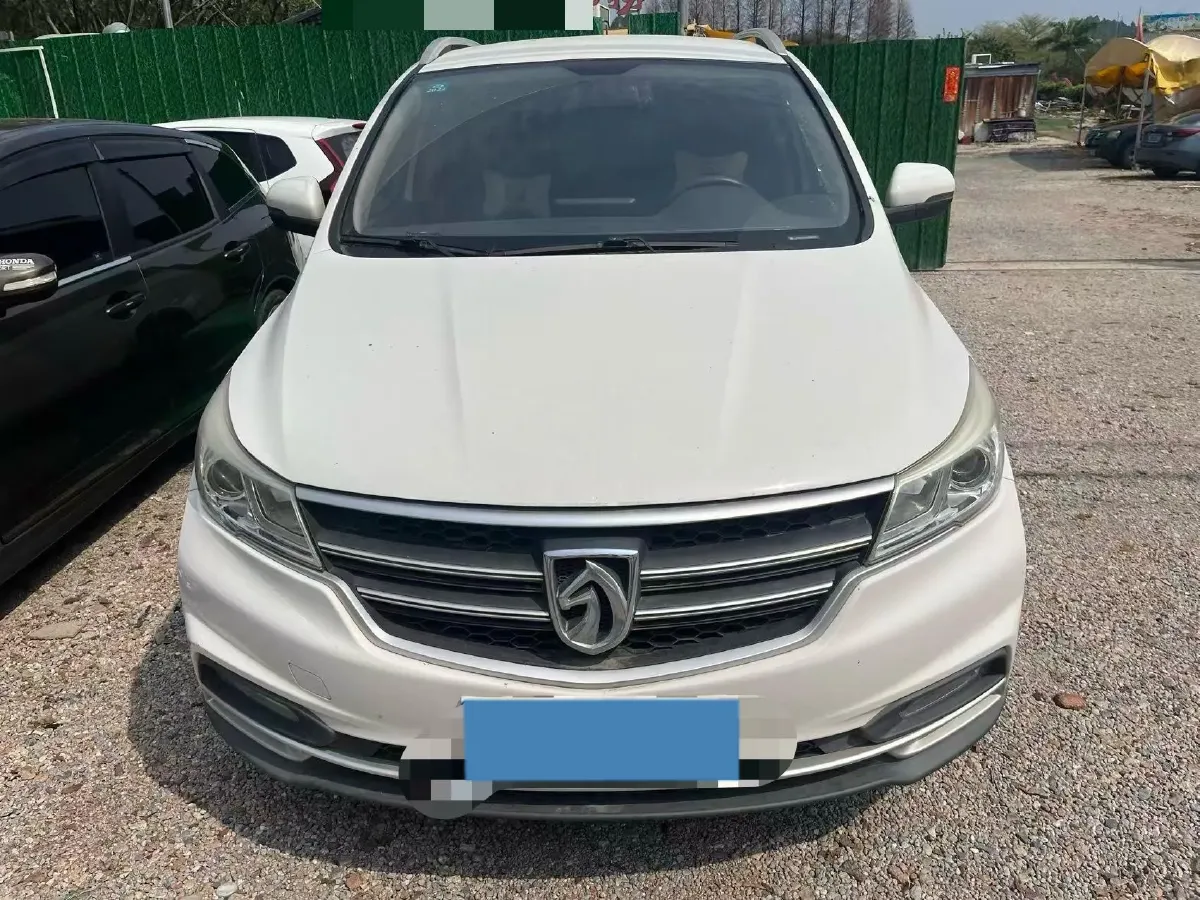 2019 BaoJun 730 1.5L 105HP L4 6MT,autocango,china used car exporter,china ev exporter,chinese used car exporter,chinese used ev exporter