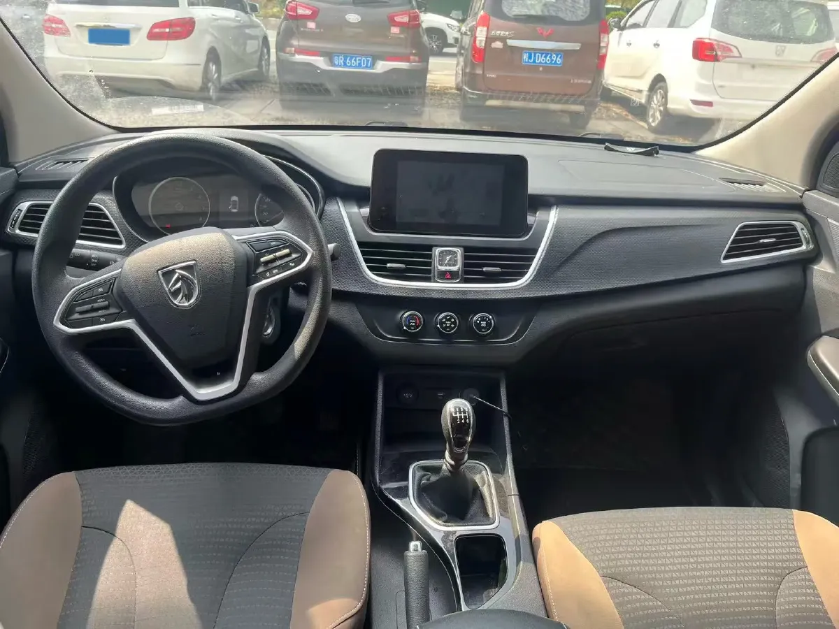 2019 BaoJun 730 1.5L 105HP L4 6MT,autocango,china used car exporter,china ev exporter,chinese used car exporter,chinese used ev exporter