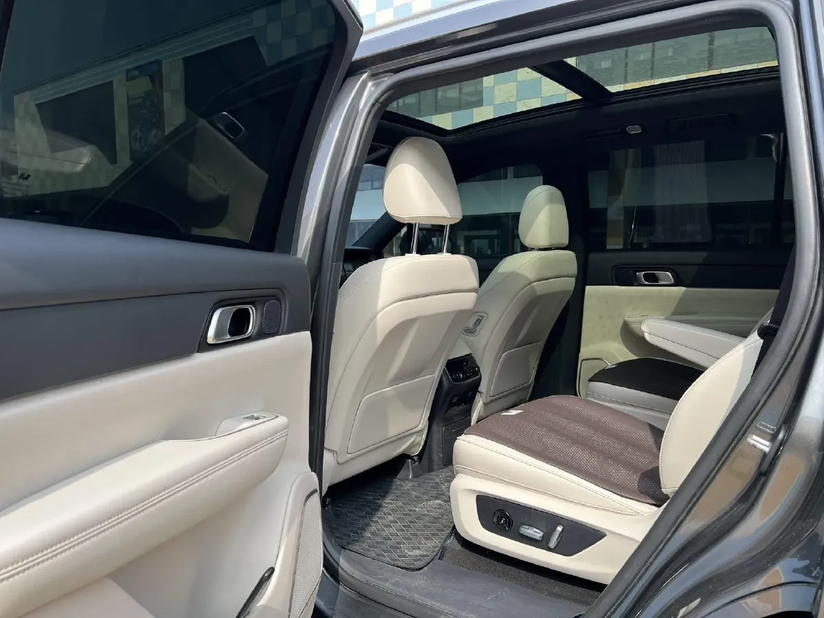 2021 Li ONE Range Extended 131HP REEV 40.5KWH,autocango,china used car exporter,china ev exporter,chinese used car exporter,chinese used ev exporter