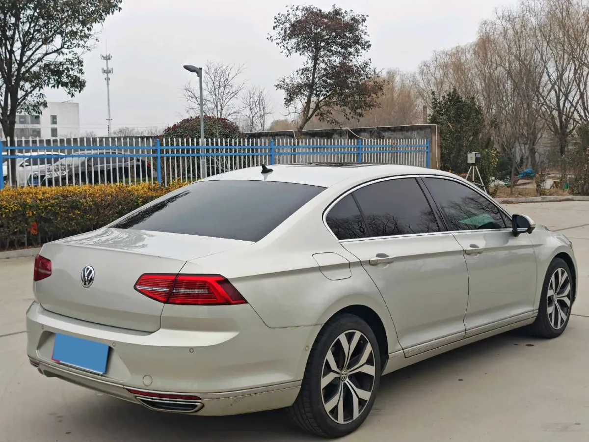 2018 Volkswagen Magotan 1.8T 180HP L4 7DCT,autocango,china used car exporter,china ev exporter,chinese used car exporter,chinese used ev exporter