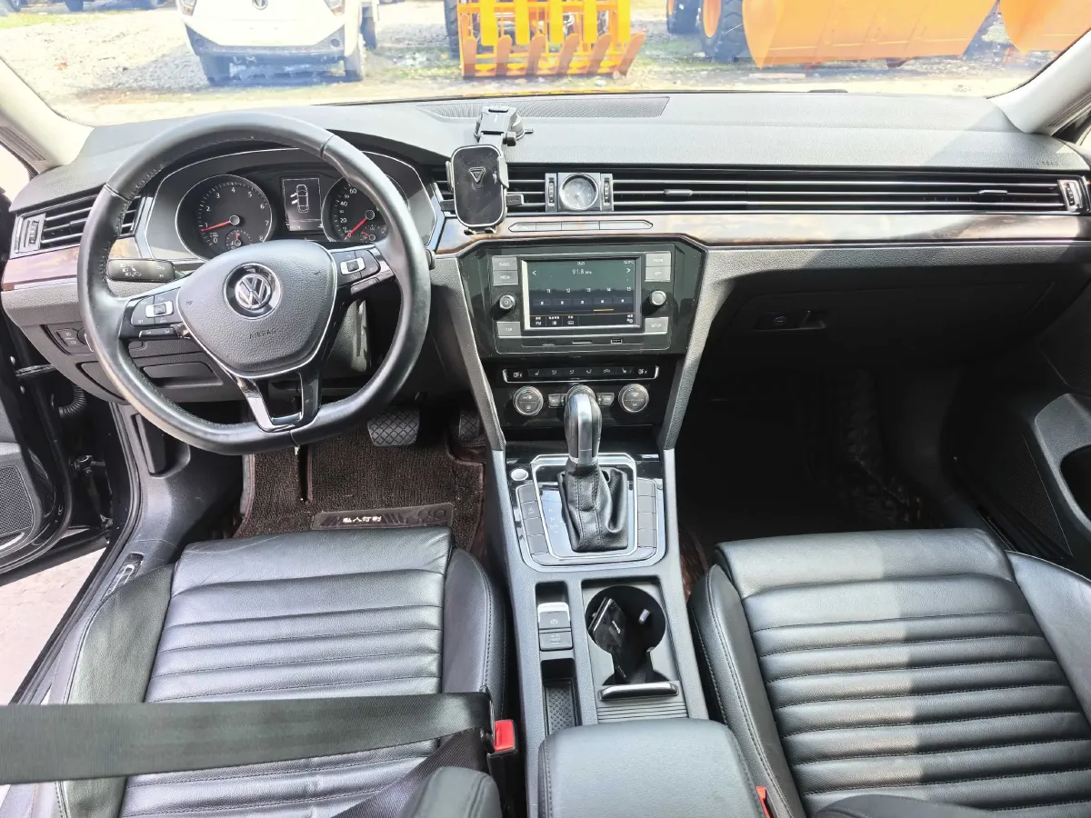 2018 Volkswagen Magotan 1.8T 180HP L4 7DCT,autocango,china used car exporter,china ev exporter,chinese used car exporter,chinese used ev exporter