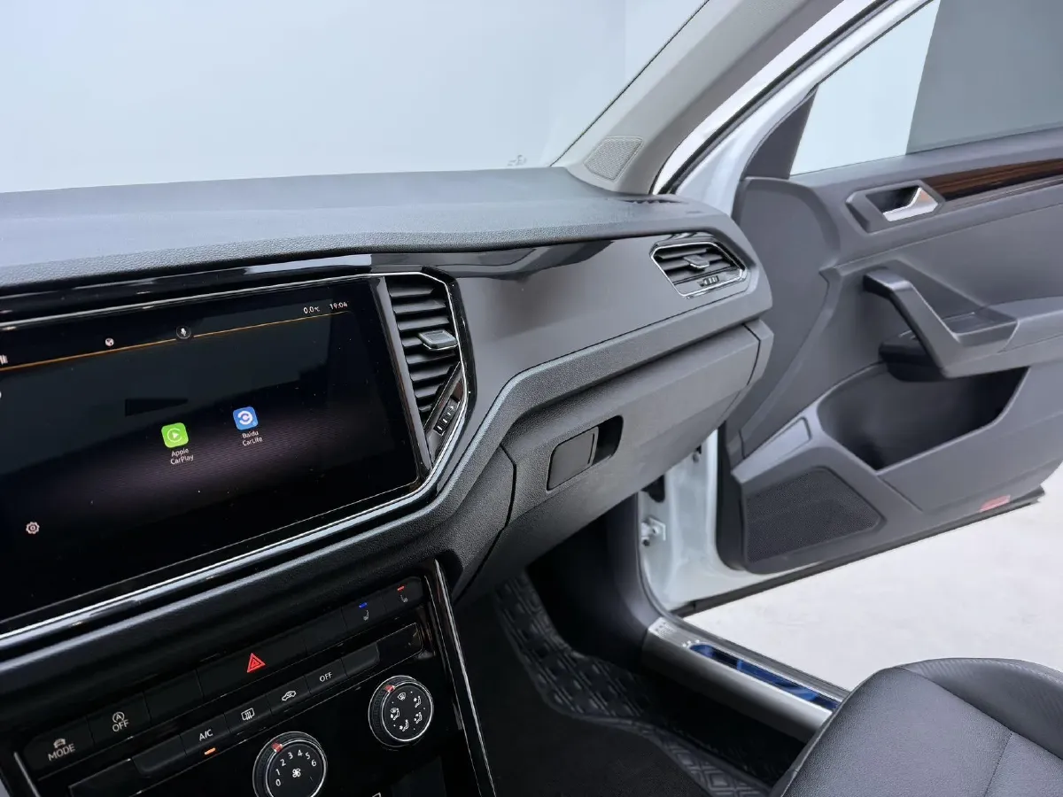 2021 Volkswagen T-Roc 1.4T 150HP L4 7DCT,autocango,china used car exporter,china ev exporter,chinese used car exporter,chinese used ev exporter