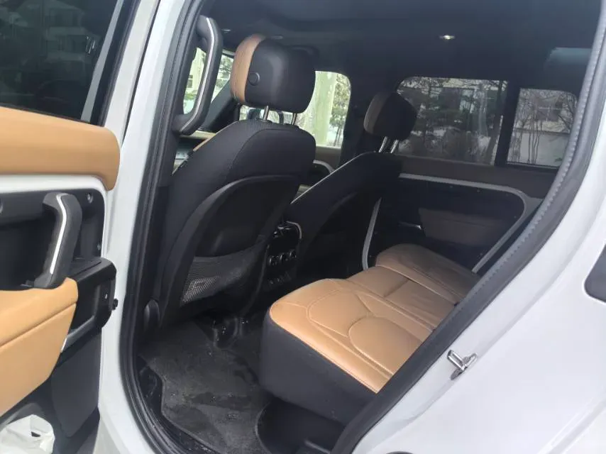 2025 Land Rover Defender 3.0T 400HP L6 8AT,autocango,china used car exporter,china ev exporter,chinese used car exporter,chinese used ev exporter