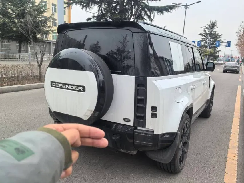2025 Land Rover Defender 3.0T 400HP L6 8AT,autocango,china used car exporter,china ev exporter,chinese used car exporter,chinese used ev exporter