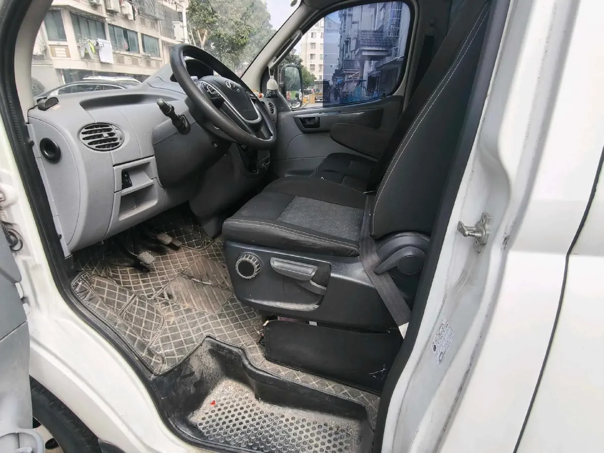 2020 MAXUS XinTu V80 2.5T 136HP L4 6MT,autocango,china used car exporter,china ev exporter,chinese used car exporter,chinese used ev exporter