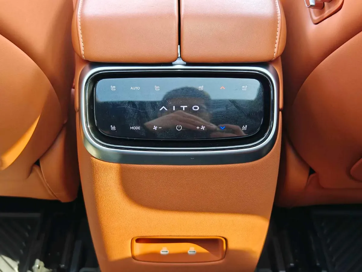 2024 AITO AITO M7 1.5T 152HP L4 REEV 42KWH,autocango,china used car exporter,china ev exporter,chinese used car exporter,chinese used ev exporter