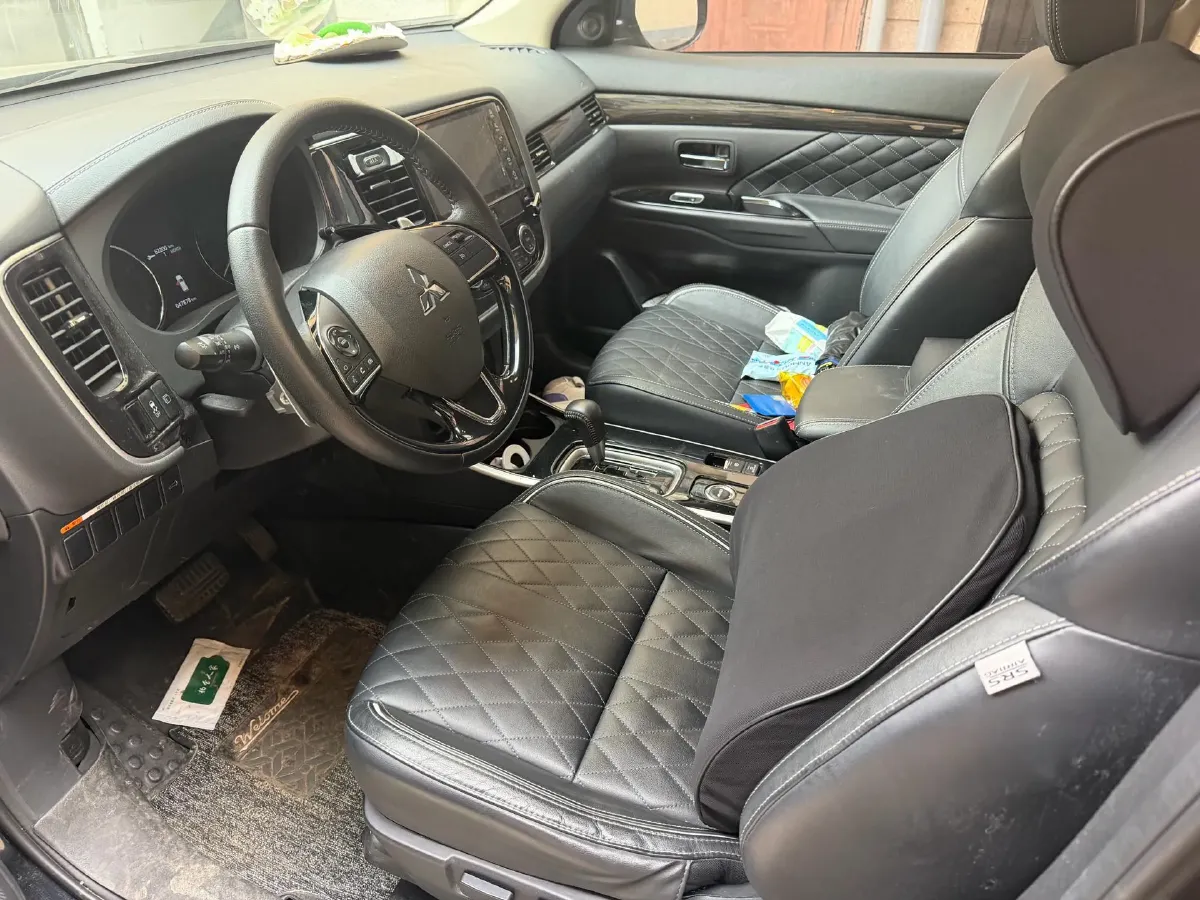 2020 Mitsubishi Outlander 2.4L 192HP L4 CVT,autocango,china used car exporter,china ev exporter,chinese used car exporter,chinese used ev exporter