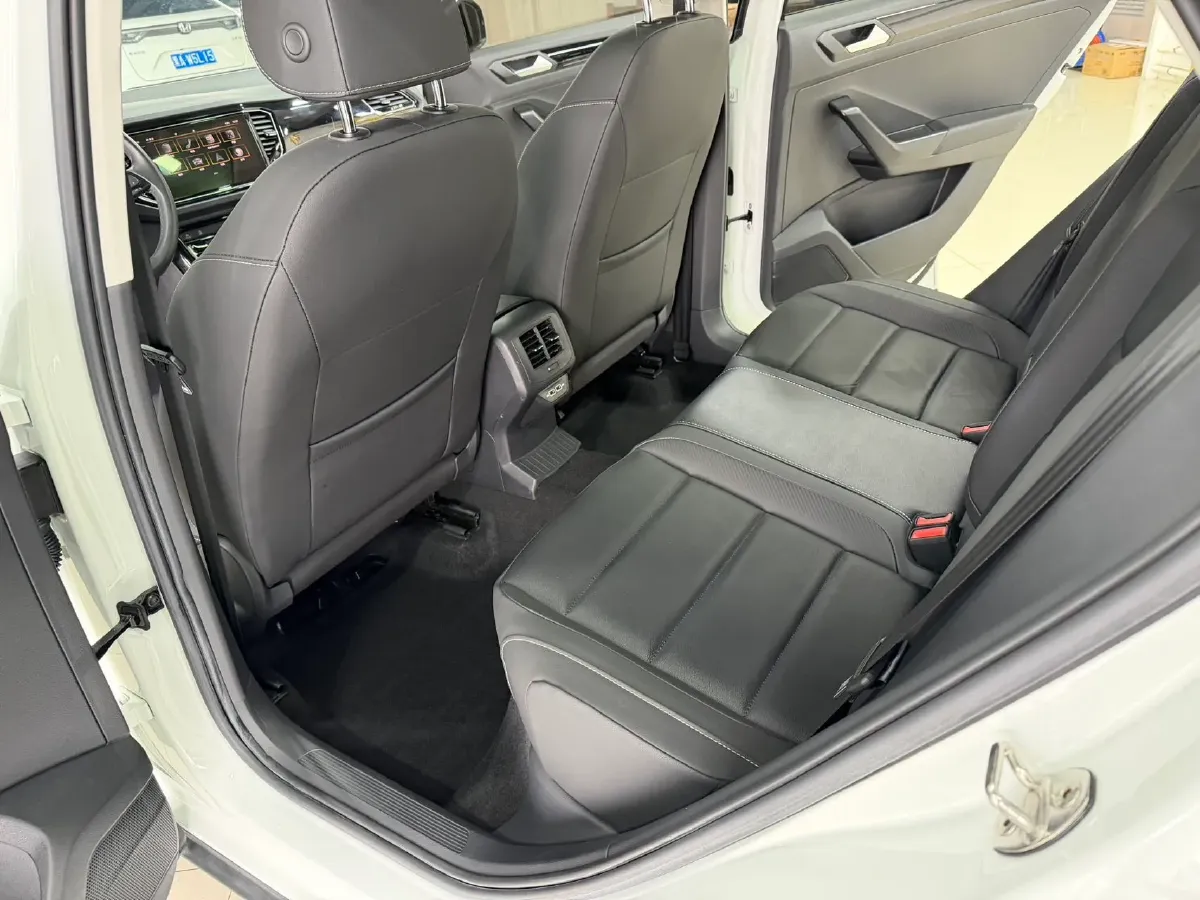 2022 Volkswagen T-Roc 1.4T 150HP L4 7DCT,autocango,china used car exporter,china ev exporter,chinese used car exporter,chinese used ev exporter