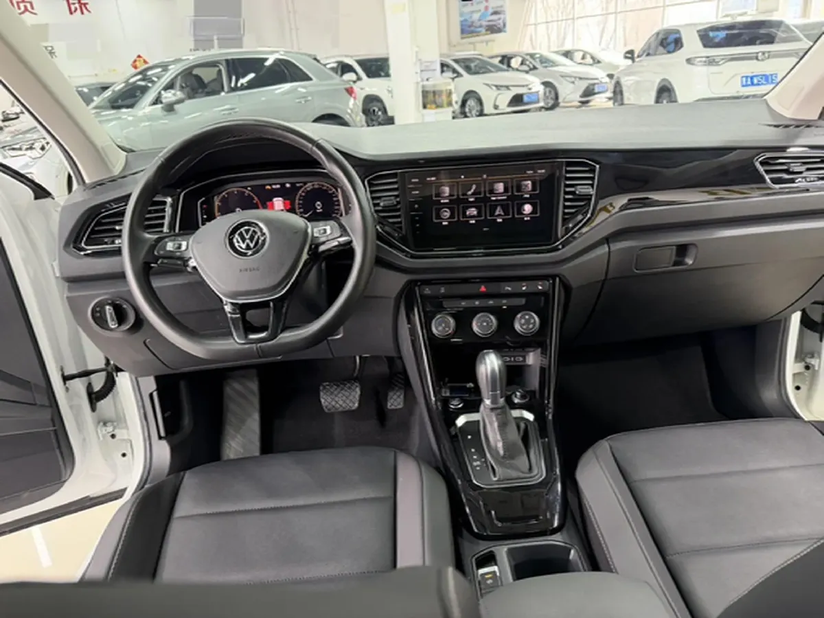 2022 Volkswagen T-Roc 1.4T 150HP L4 7DCT,autocango,china used car exporter,china ev exporter,chinese used car exporter,chinese used ev exporter