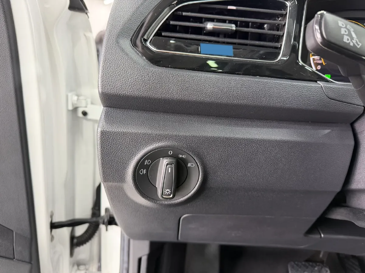 2022 Volkswagen T-Roc 1.4T 150HP L4 7DCT,autocango,china used car exporter,china ev exporter,chinese used car exporter,chinese used ev exporter