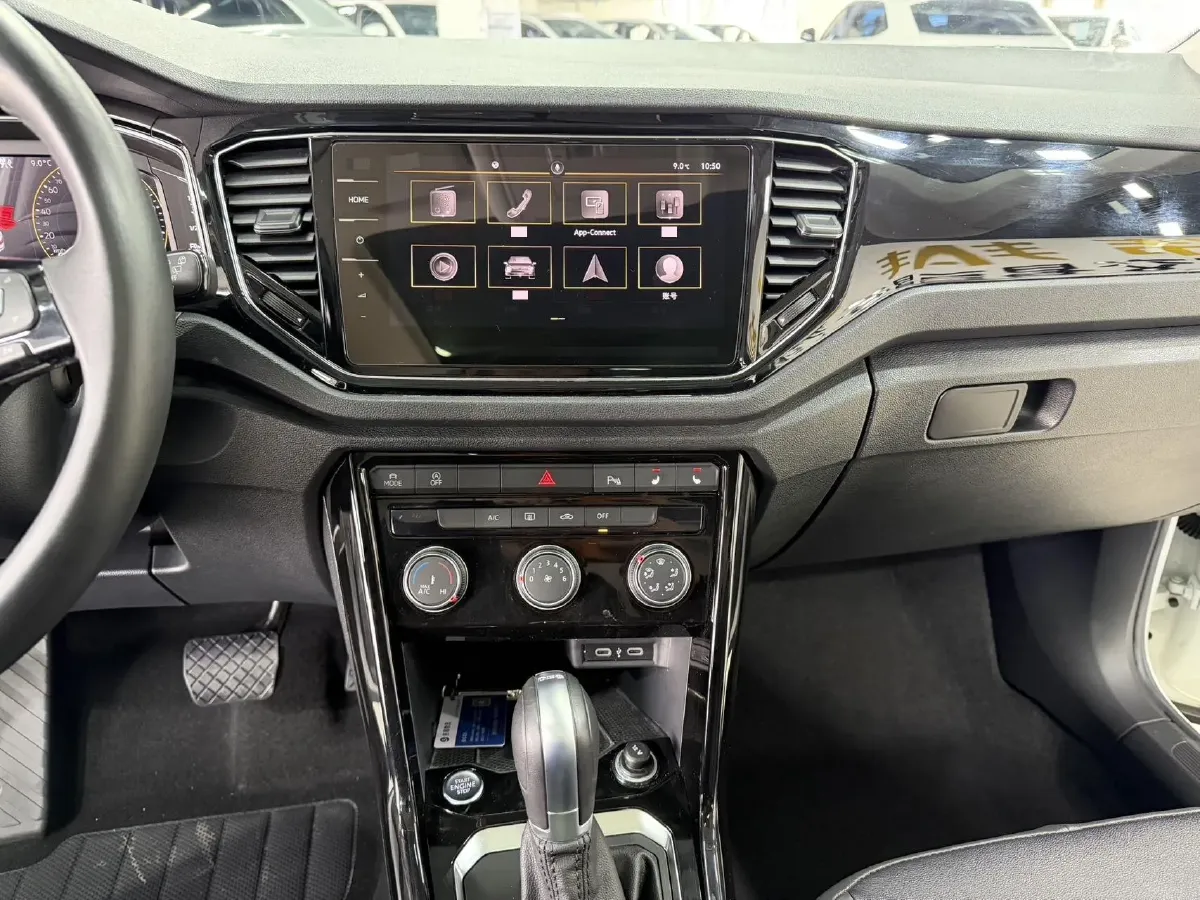 2022 Volkswagen T-Roc 1.4T 150HP L4 7DCT,autocango,china used car exporter,china ev exporter,chinese used car exporter,chinese used ev exporter