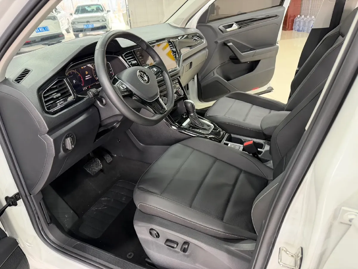 2022 Volkswagen T-Roc 1.4T 150HP L4 7DCT,autocango,china used car exporter,china ev exporter,chinese used car exporter,chinese used ev exporter