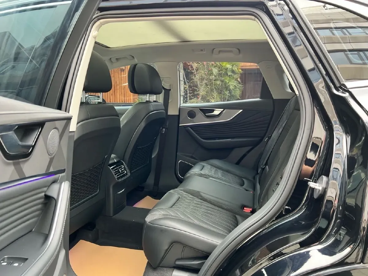 2023 HongQi HS5 2.0T 252HP L4 8AT,autocango,china used car exporter,china ev exporter,chinese used car exporter,chinese used ev exporter