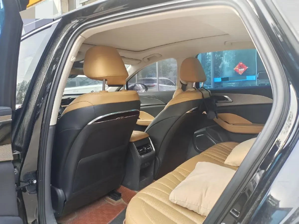 2023 HongQi H5 2.0T 224HP L4 8AT,autocango,china used car exporter,china ev exporter,chinese used car exporter,chinese used ev exporter