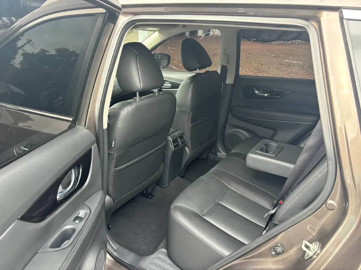 2021 Nissan X-Trail 2.0L 151HP L4 CVT,autocango,china used car exporter,china ev exporter,chinese used car exporter,chinese used ev exporter