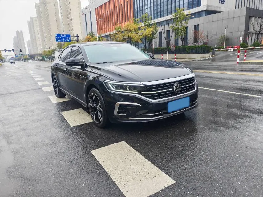 2024 Volkswagen Passat 2.0T 220HP L4 7DCT,autocango,china used car exporter,china ev exporter,chinese used car exporter,chinese used ev exporter