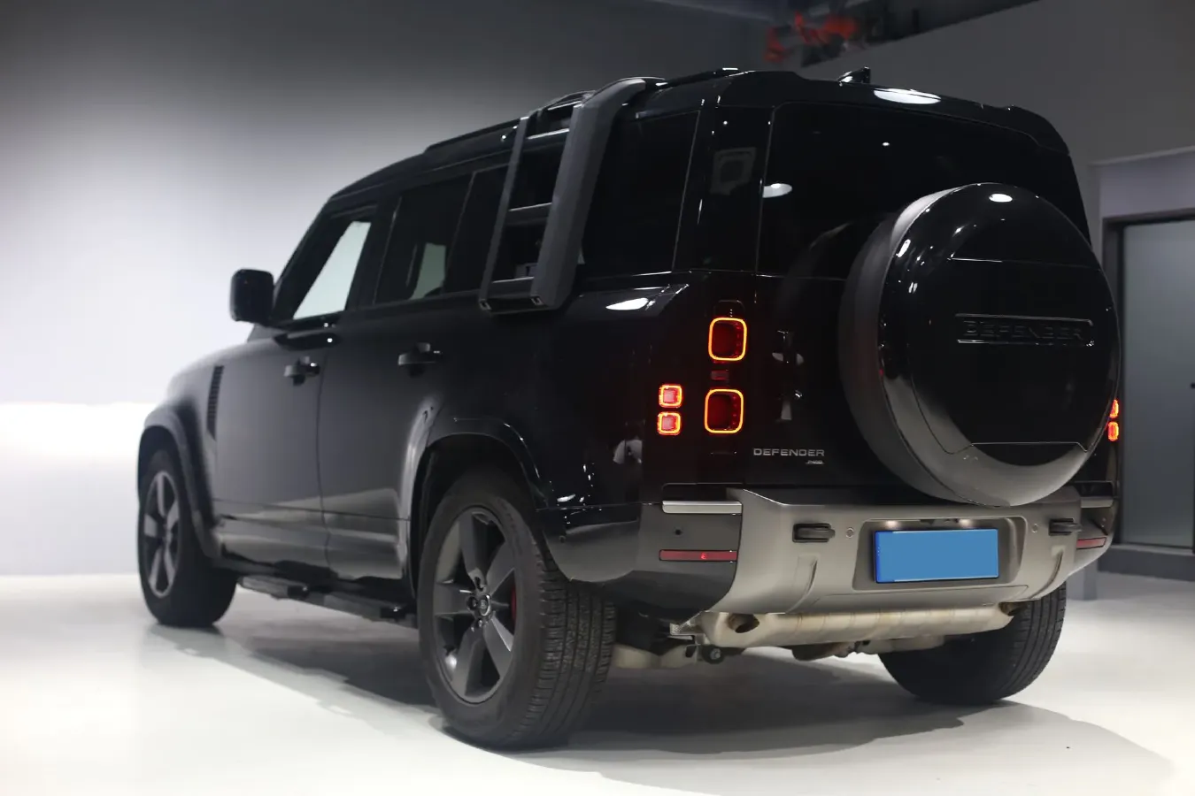 2023 Land Rover Defender 3.0T 400HP L6 8AT,autocango,china used car exporter,china ev exporter,chinese used car exporter,chinese used ev exporter