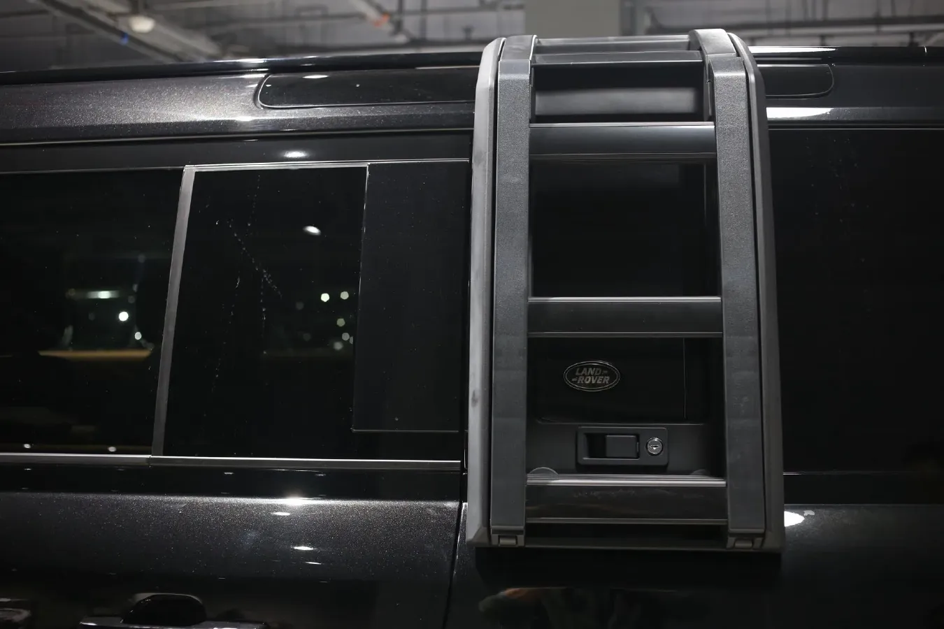 2023 Land Rover Defender 3.0T 400HP L6 8AT,autocango,china used car exporter,china ev exporter,chinese used car exporter,chinese used ev exporter