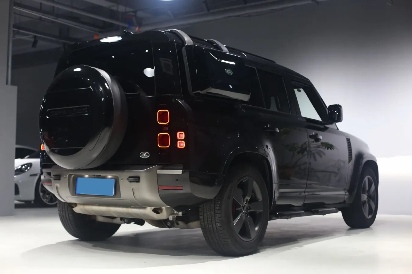 2023 Land Rover Defender 3.0T 400HP L6 8AT,autocango,china used car exporter,china ev exporter,chinese used car exporter,chinese used ev exporter