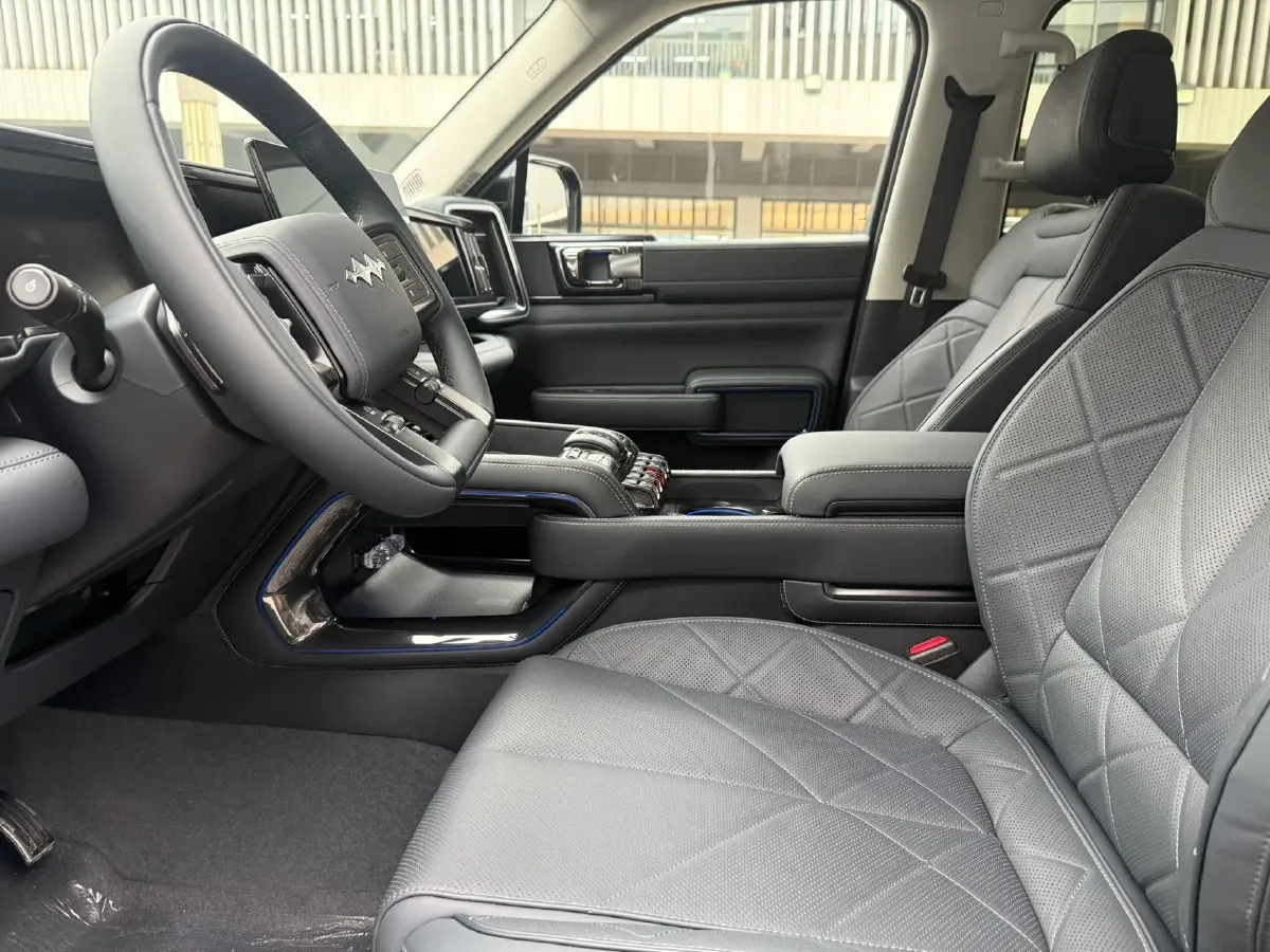 2025 FangChengBao Bao 5 1.5T 194HP L4 E-CVT PHEV 31.8KWH,autocango,china used car exporter,china ev exporter,chinese used car exporter,chinese used ev exporter