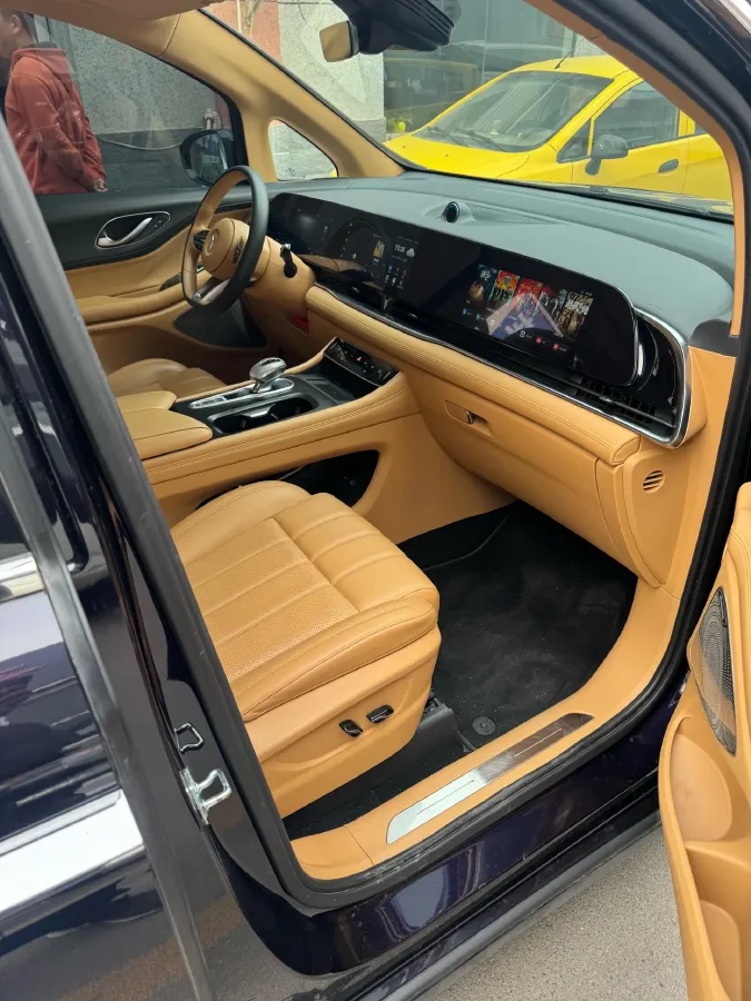 2024 Voyah Dream 1.5T 150HP L4 PHEV 43KWH,autocango,china used car exporter,china ev exporter,chinese used car exporter,chinese used ev exporter