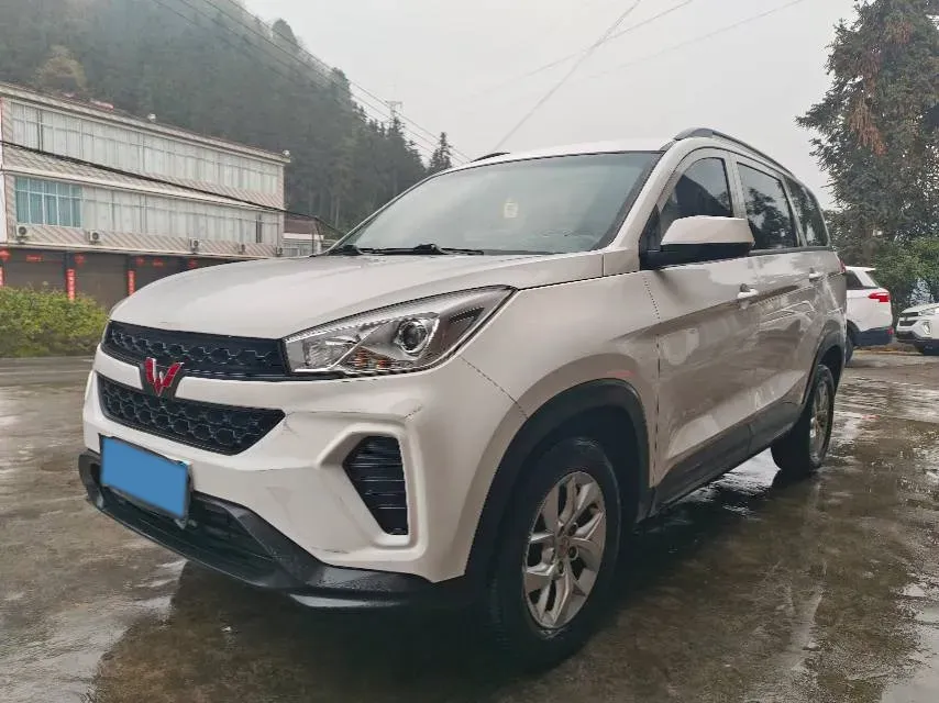 2019 WuLing HongGuang S3 1.5L 99HP L4 6MT,autocango,china used car exporter,china ev exporter,chinese used car exporter,chinese used ev exporter
