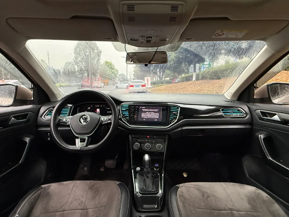 2022 Volkswagen T-Roc 1.4T 150HP L4 7DCT,autocango,china used car exporter,china ev exporter,chinese used car exporter,chinese used ev exporter