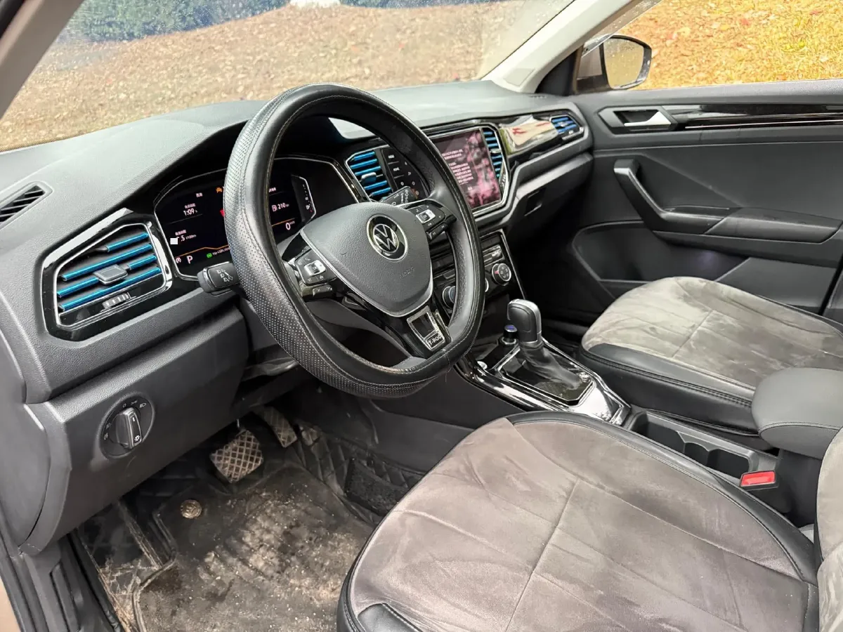 2022 Volkswagen T-Roc 1.4T 150HP L4 7DCT,autocango,china used car exporter,china ev exporter,chinese used car exporter,chinese used ev exporter