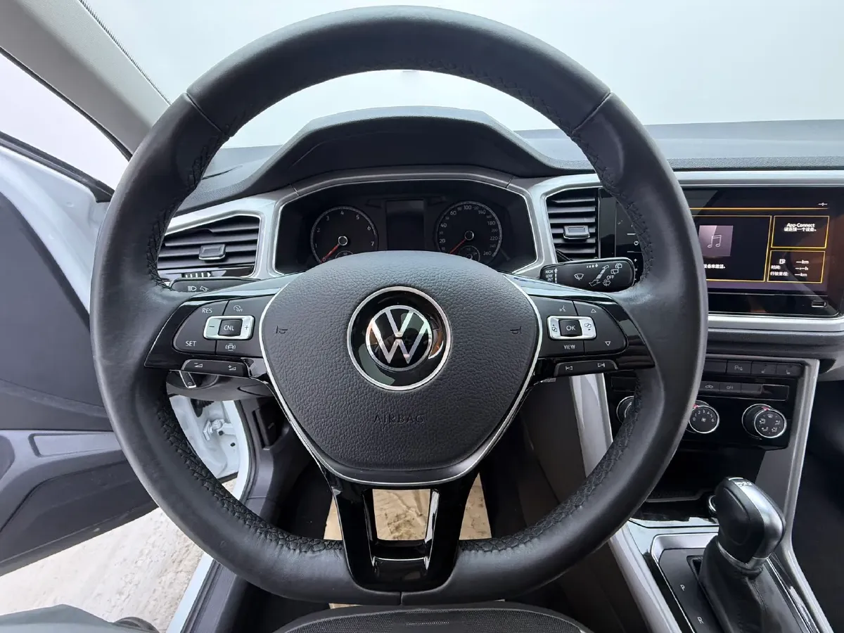 2021 Volkswagen T-Roc 1.4T 150HP L4 7DCT,autocango,china used car exporter,china ev exporter,chinese used car exporter,chinese used ev exporter