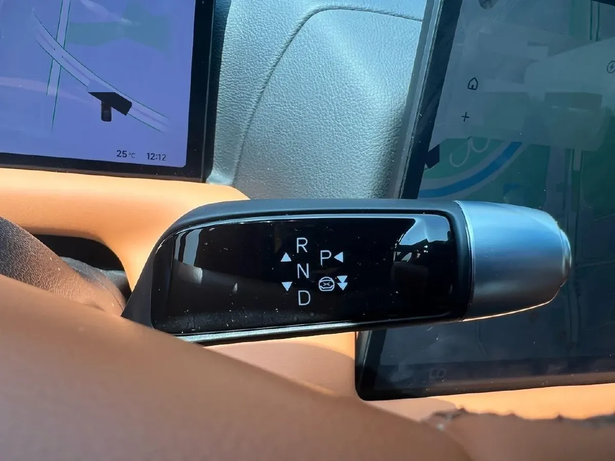 2025 Xpeng G9 BEV 93.1KWH,autocango,china used car exporter,china ev exporter,chinese used car exporter,chinese used ev exporter