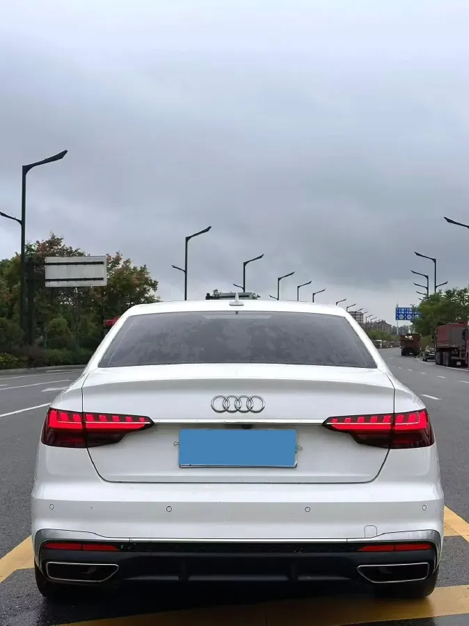 2020 Audi A4L 2.0T 190HP L4 7DCT,autocango,china used car exporter,china ev exporter,chinese used car exporter,chinese used ev exporter