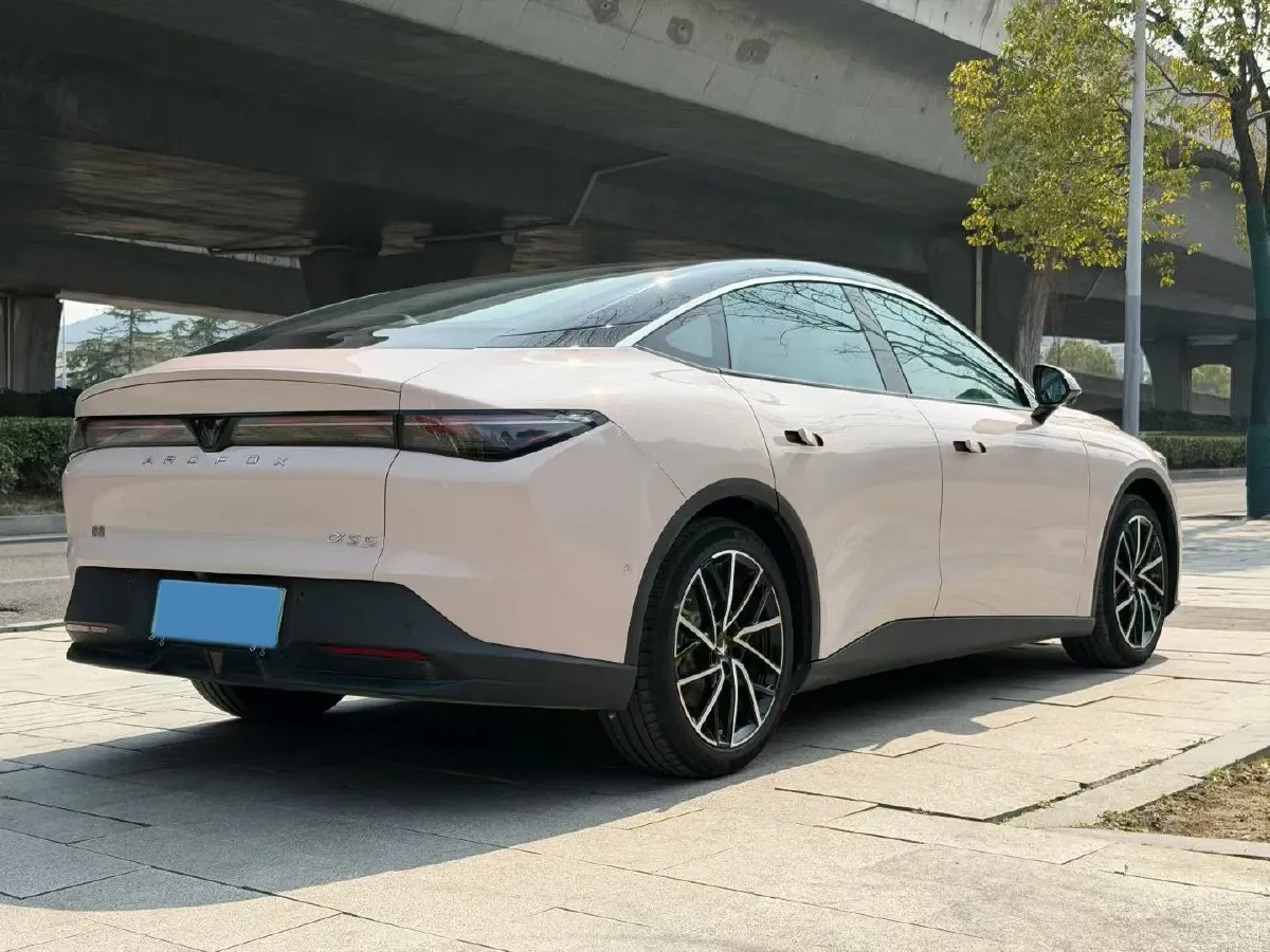 2024 ARCFOX αT5 BEV 79.2KWH,autocango,china used car exporter,china ev exporter,chinese used car exporter,chinese used ev exporter