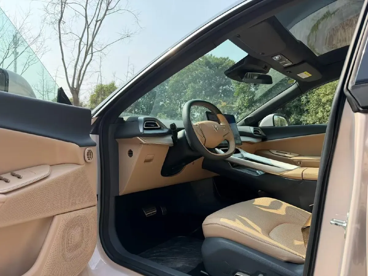 2024 ARCFOX αT5 BEV 79.2KWH,autocango,china used car exporter,china ev exporter,chinese used car exporter,chinese used ev exporter