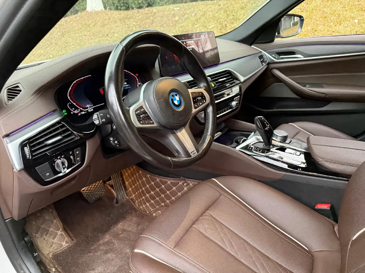 2022 BMW 5 Series 2.0T 184HP L4 8AT PHEV 17.7KWH,autocango,china used car exporter,china ev exporter,chinese used car exporter,chinese used ev exporter