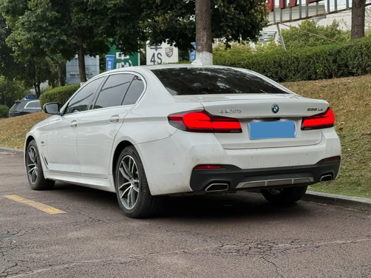 2022 BMW 5 Series 2.0T 184HP L4 8AT PHEV 17.7KWH,autocango,china used car exporter,china ev exporter,chinese used car exporter,chinese used ev exporter