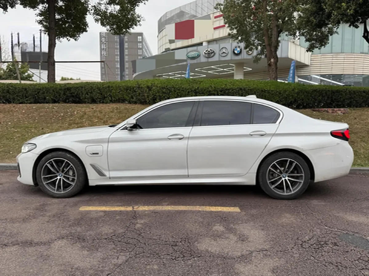 2022 BMW 5 Series 2.0T 184HP L4 8AT PHEV 17.7KWH,autocango,china used car exporter,china ev exporter,chinese used car exporter,chinese used ev exporter