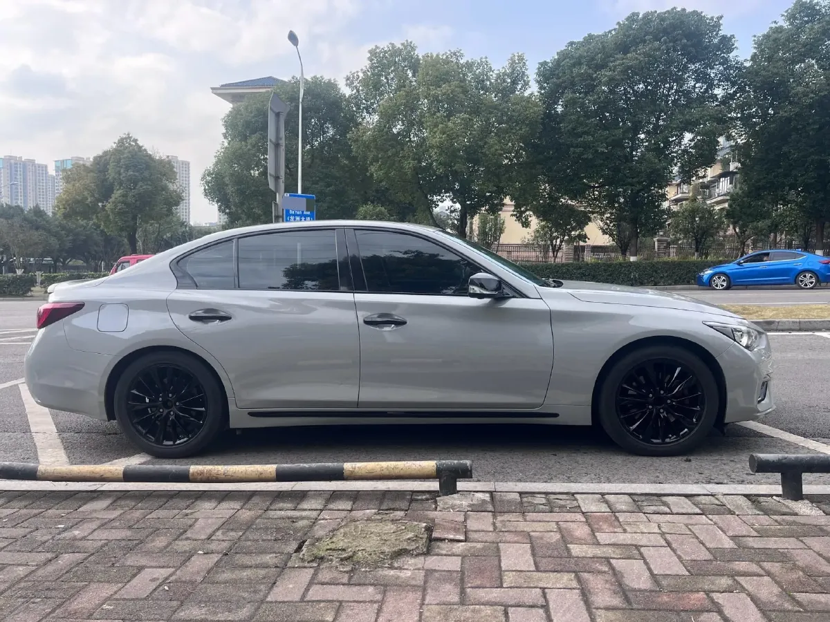 2018 Jeep Grand Commander 2.0T 265HP L4 9AT,autocango,china used car exporter,china ev exporter,chinese used car exporter,chinese used ev exporter