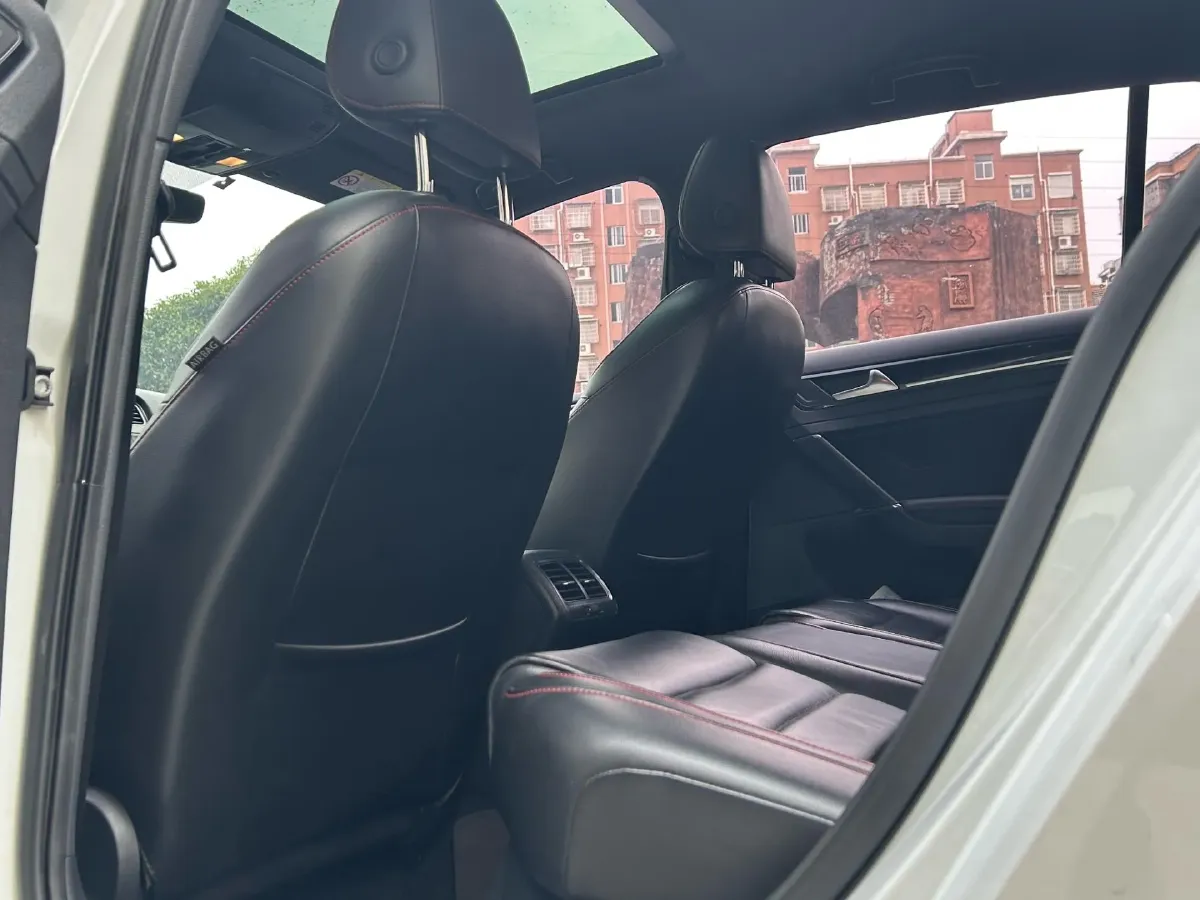 2016 Volkswagen GolfGTI 2.0T 220HP L4 7DCT,autocango,china used car exporter,china ev exporter,chinese used car exporter,chinese used ev exporter