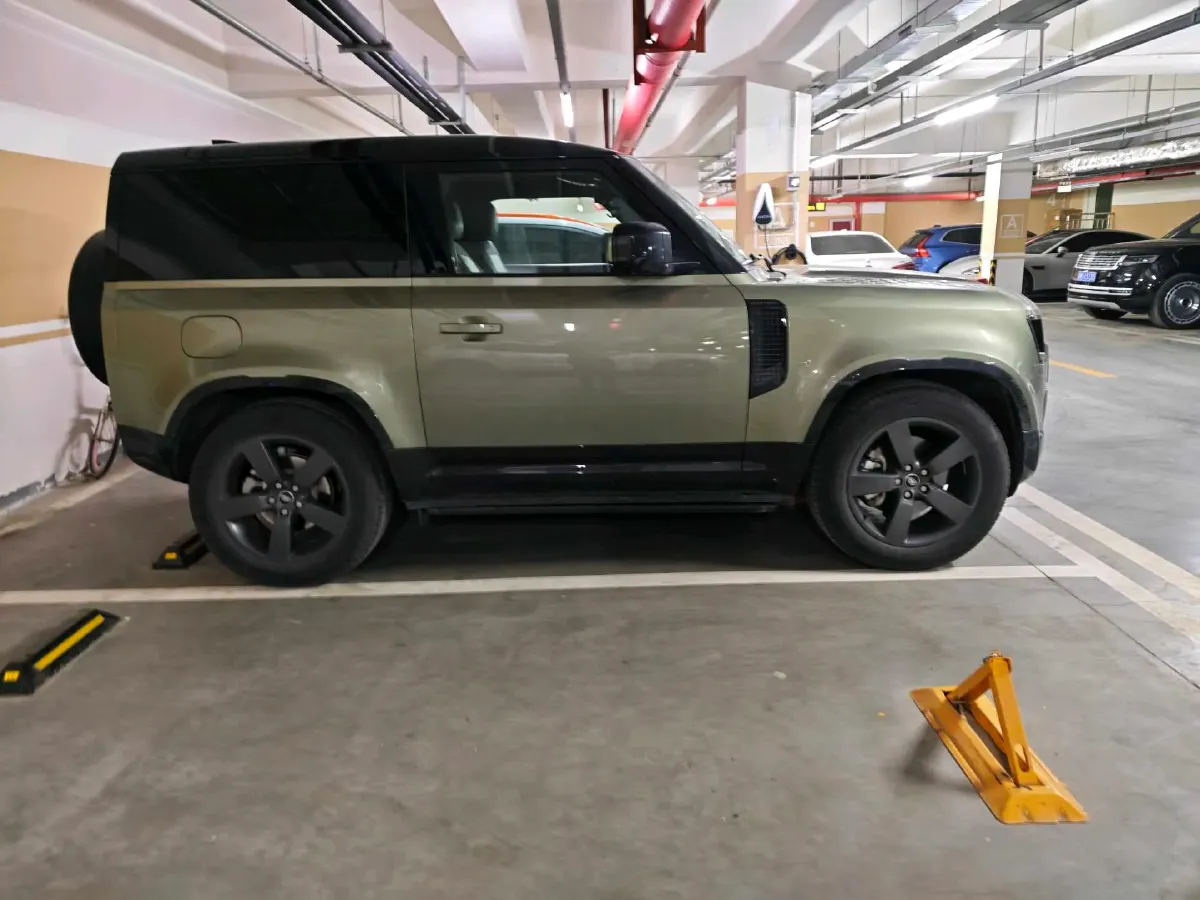 2023 Land Rover Defender 2.0T 300HP L4 8AT,autocango,china used car exporter,china ev exporter,chinese used car exporter,chinese used ev exporter