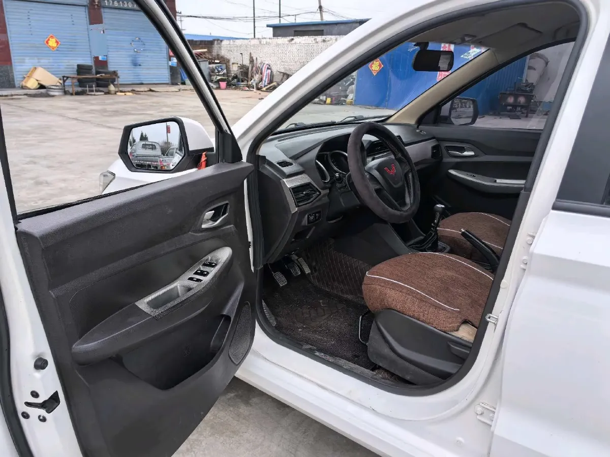 2021 WuLing HongGuang 1.5L 99HP L4 6MT,autocango,china used car exporter,china ev exporter,chinese used car exporter,chinese used ev exporter