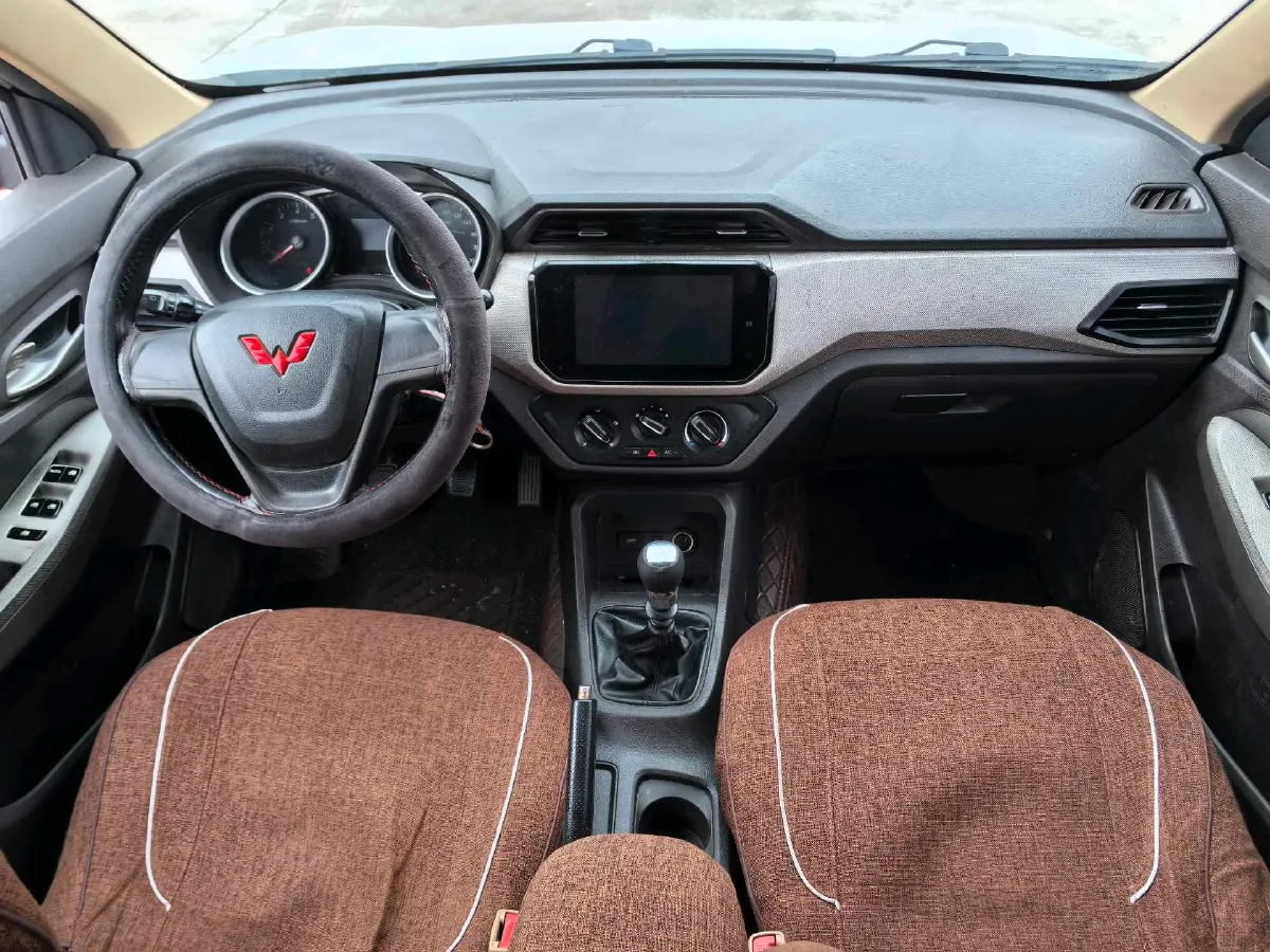 2021 WuLing HongGuang 1.5L 99HP L4 6MT,autocango,china used car exporter,china ev exporter,chinese used car exporter,chinese used ev exporter