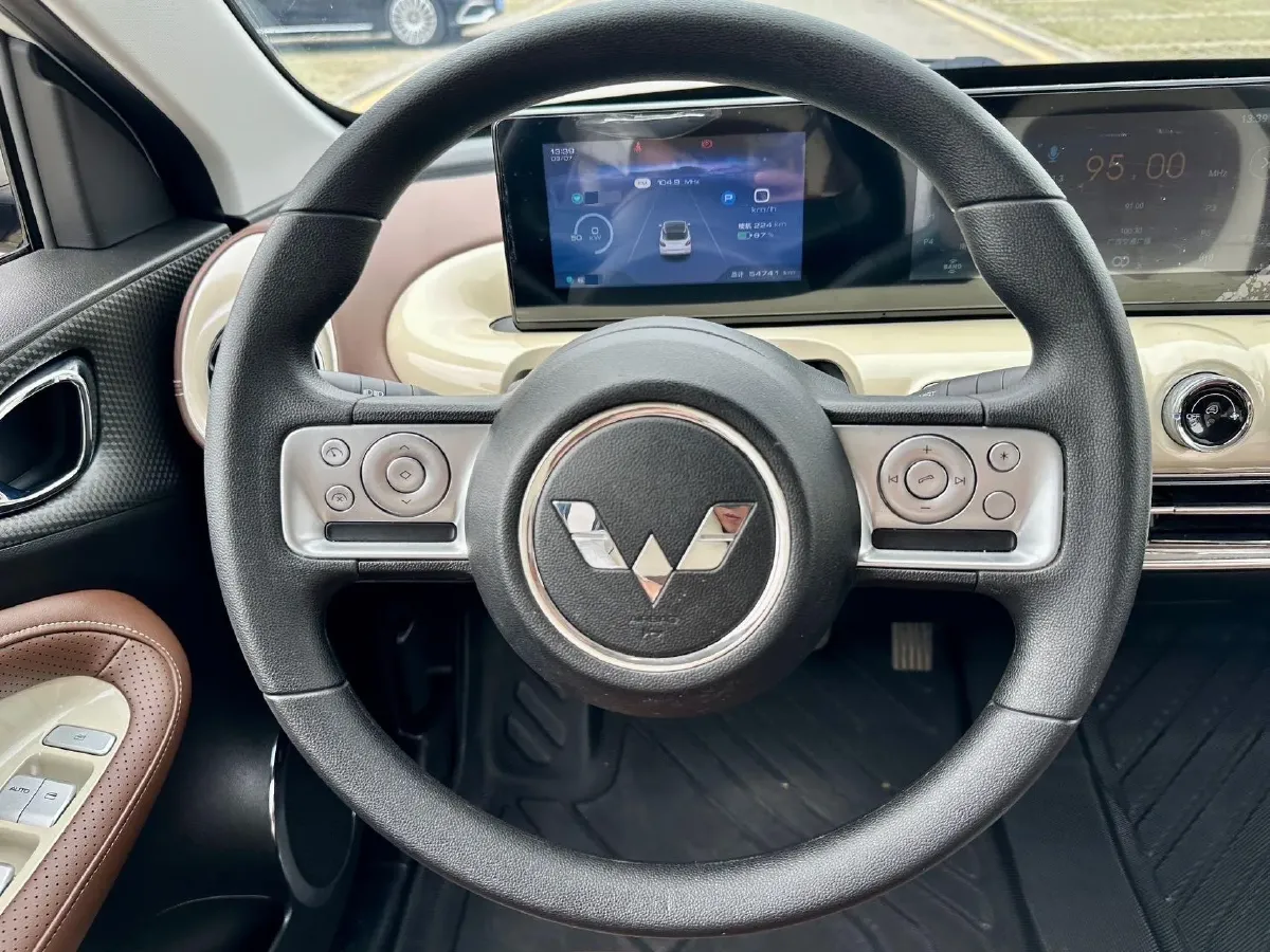 2023 WuLing BinGuo BEV 31.9KWH,autocango,china used car exporter,china ev exporter,chinese used car exporter,chinese used ev exporter