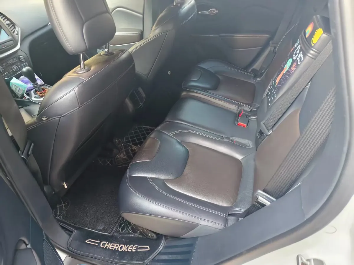 2017 Jeep Cherokee 2.4L 175HP L4 9AT,autocango,china used car exporter,china ev exporter,chinese used car exporter,chinese used ev exporter