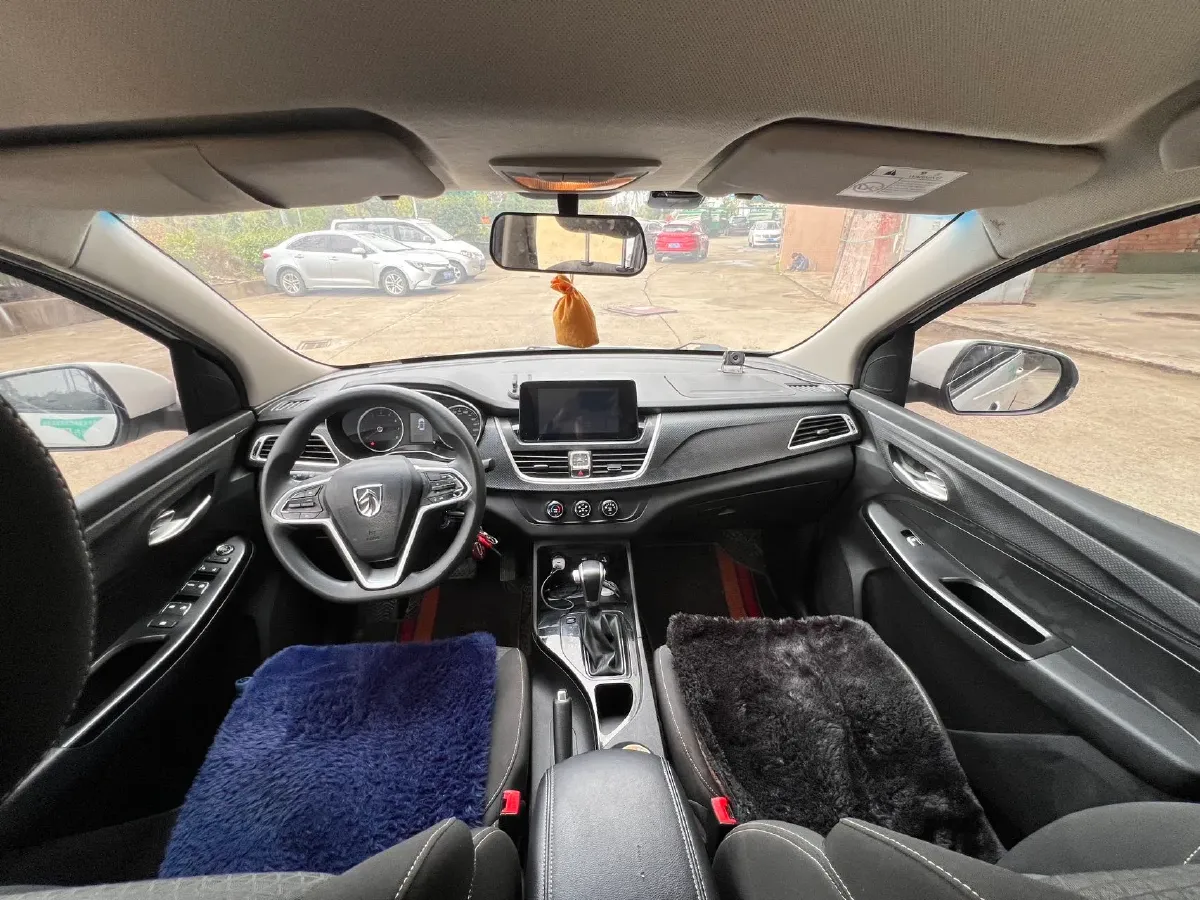 2021 BaoJun 730 1.5T 147HP L4 CVT,autocango,china used car exporter,china ev exporter,chinese used car exporter,chinese used ev exporter