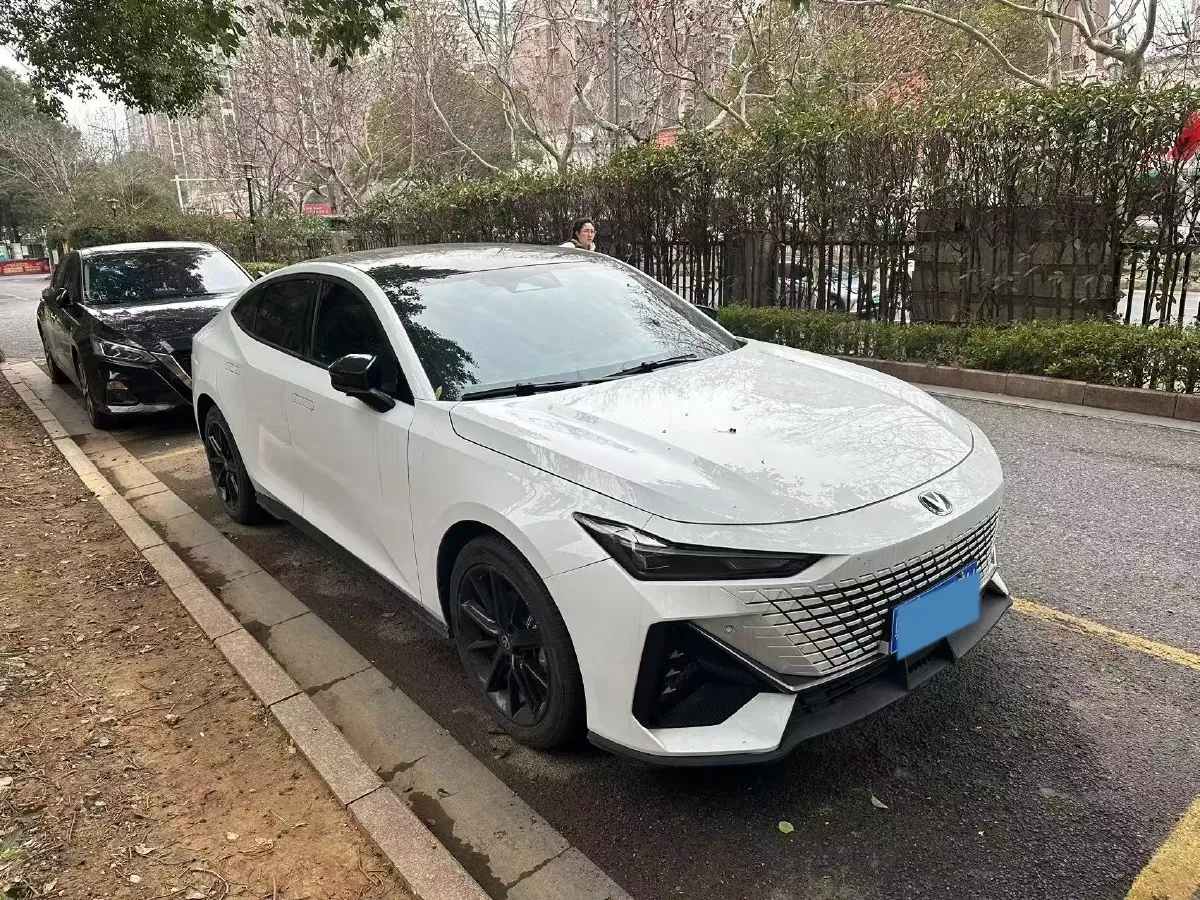2025 ChangAn UNI-V 1.5T 192HP L4 7DCT,autocango,china used car exporter,china ev exporter,chinese used car exporter,chinese used ev exporter
